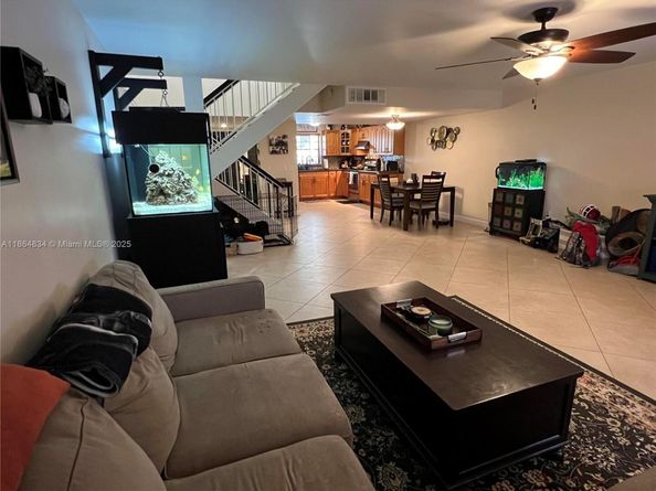 11579 NW 2nd St, Plantation FL 33325