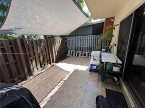 11579 NW 2nd St, Plantation FL 33325