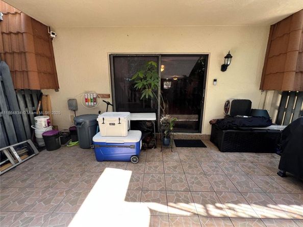 11579 NW 2nd St, Plantation FL 33325