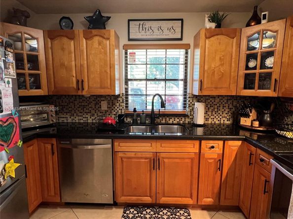 11579 NW 2nd St, Plantation FL 33325