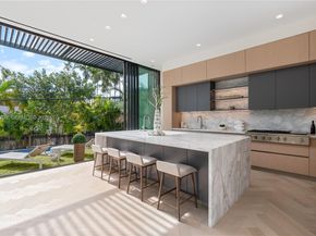 536 W 51st St, Miami Beach FL 33140