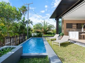 536 W 51st St, Miami Beach FL 33140