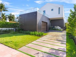 536 W 51st St, Miami Beach FL 33140