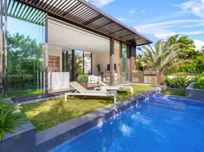 536 W 51st St, Miami Beach FL 33140