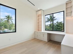 536 W 51st St, Miami Beach FL 33140