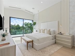 536 W 51st St, Miami Beach FL 33140