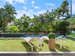 536 W 51st St, Miami Beach FL 33140