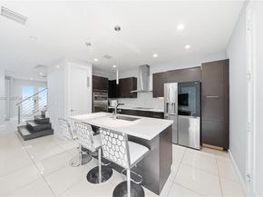 10530 NW 63rd Ter, Doral FL 33178