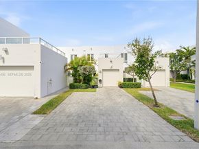 10530 NW 63rd Ter, Doral FL 33178