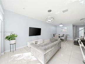 10530 NW 63rd Ter, Doral FL 33178