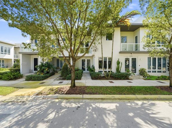 10530 NW 63rd Ter, Doral FL 33178