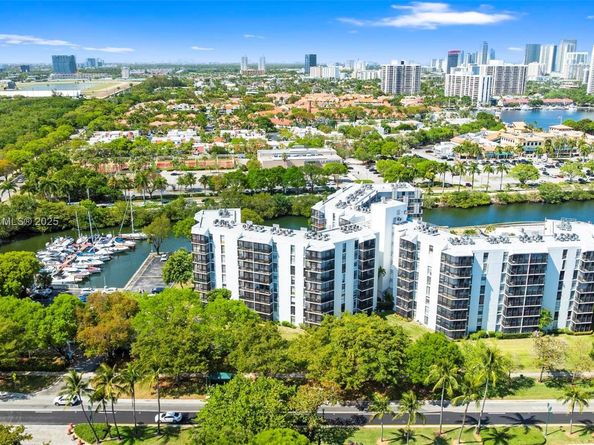 3401 N Country Club Dr 311, Aventura FL 33180