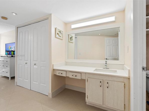3401 N Country Club Dr 311, Aventura FL 33180