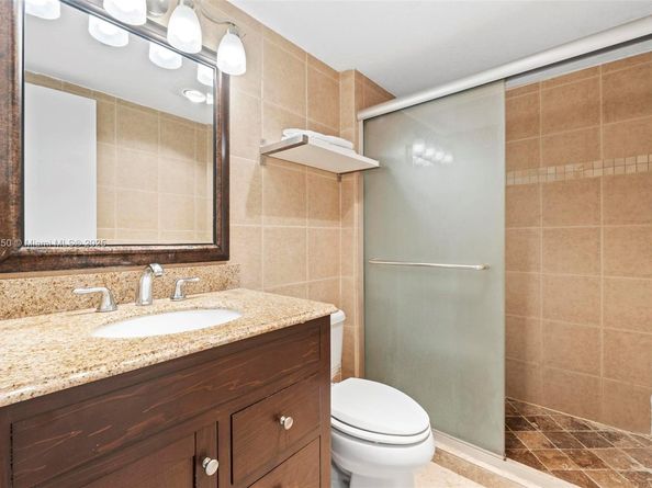 3401 N Country Club Dr 311, Aventura FL 33180