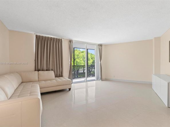 3401 N Country Club Dr 311, Aventura FL 33180
