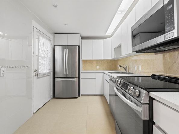 3401 N Country Club Dr 311, Aventura FL 33180