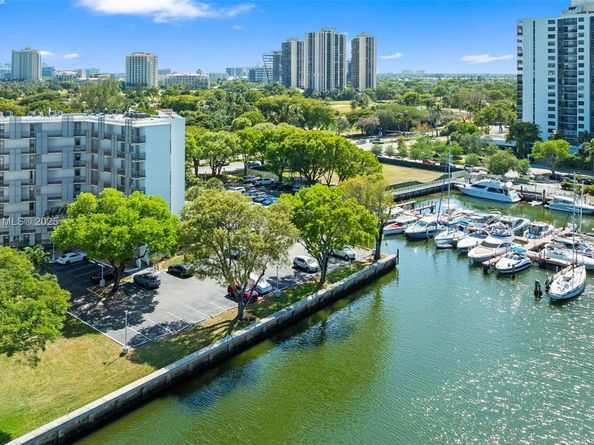 3401 N Country Club Dr 311, Aventura FL 33180