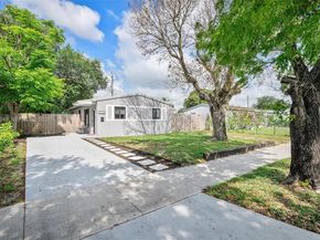 1530 N 69th Way, Hollywood FL 33024
