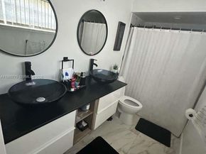 2827 Mckinley St, Hollywood FL 33020