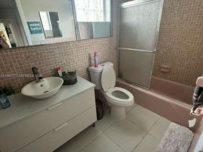 2827 Mckinley St, Hollywood FL 33020