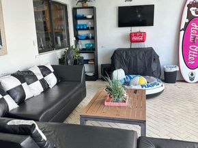 2827 Mckinley St, Hollywood FL 33020