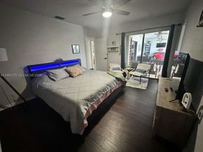 2827 Mckinley St, Hollywood FL 33020