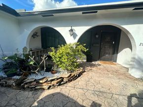 2827 Mckinley St, Hollywood FL 33020