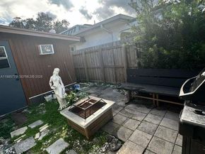2827 Mckinley St, Hollywood FL 33020