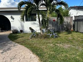 2827 Mckinley St, Hollywood FL 33020