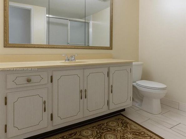 100 Golden Isles Dr PH 1, Hallandale Beach FL 33009