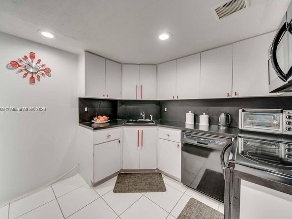 3301 Spanish Moss Ter 302, Lauderhill FL 33319