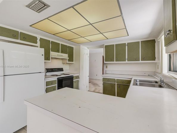 10420 SW 102nd Ave, Miami FL 33176