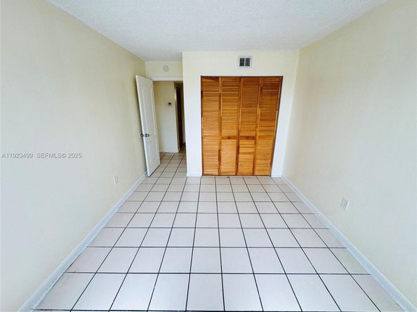 3610 NW 21st St 205, Lauderdale Lakes FL 33311