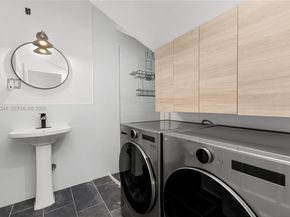 820 NE 83rd St, Miami FL 33138