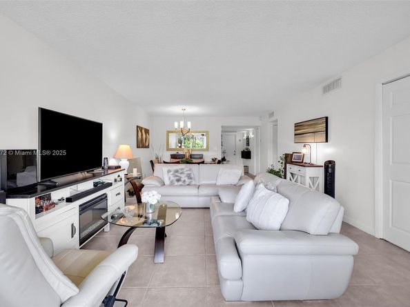 3301 S Palm Aire Dr 106, Pompano Beach FL 33069