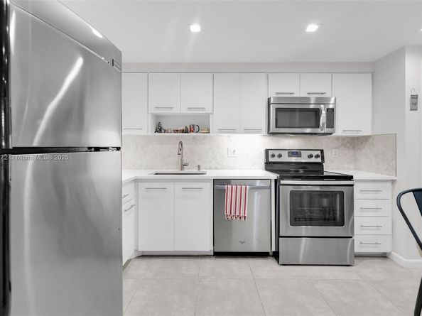 3301 S Palm Aire Dr 106, Pompano Beach FL 33069