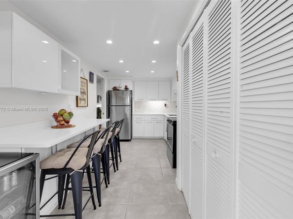 3301 S Palm Aire Dr 106, Pompano Beach FL 33069