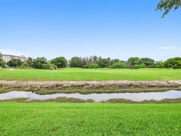 3301 S Palm Aire Dr 106, Pompano Beach FL 33069