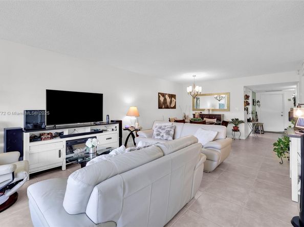 3301 S Palm Aire Dr 106, Pompano Beach FL 33069