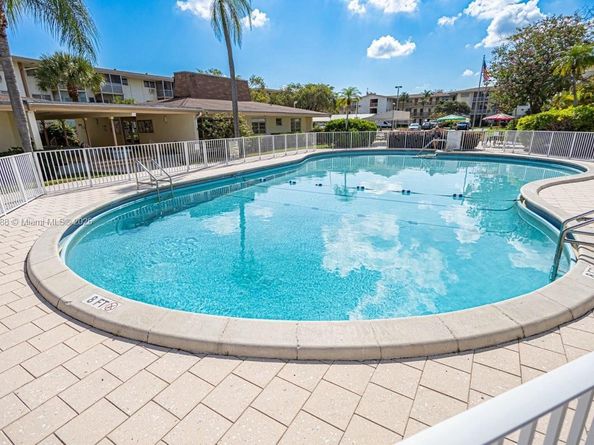 16790 NE 14th Ave 215, Miami FL 33162