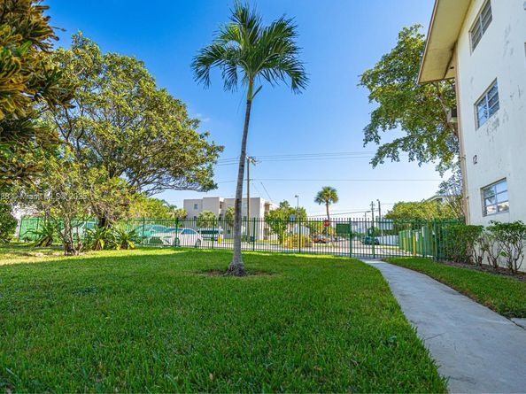 16790 NE 14th Ave 215, Miami FL 33162