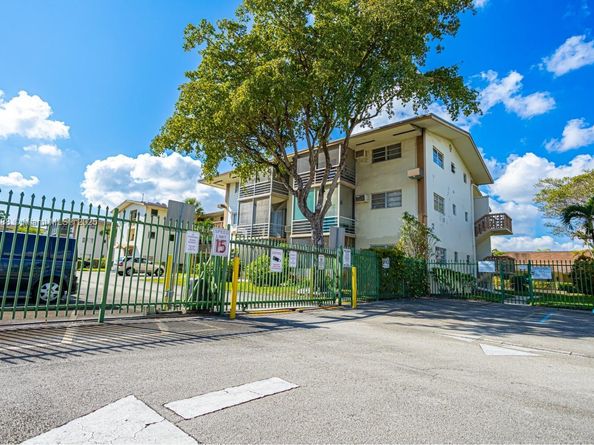 16790 NE 14th Ave 215, Miami FL 33162
