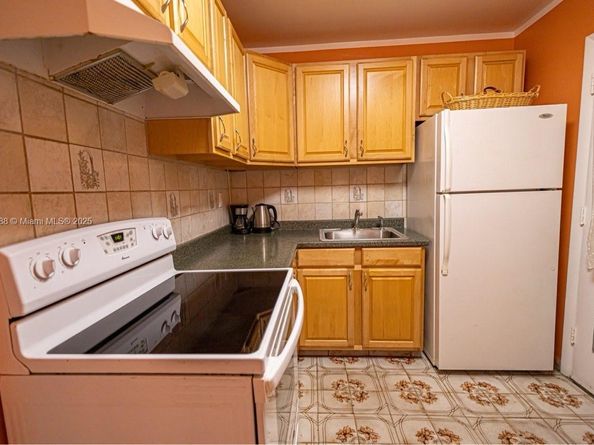 16790 NE 14th Ave 215, Miami FL 33162