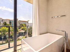 3581 E Glencoe St 309, Miami FL 33133