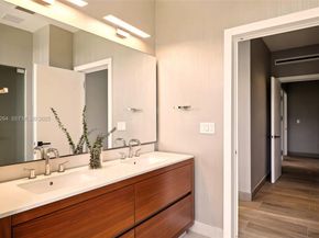 3581 E Glencoe St 309, Miami FL 33133