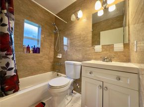 1195 NW 48th St, Miami FL 33127