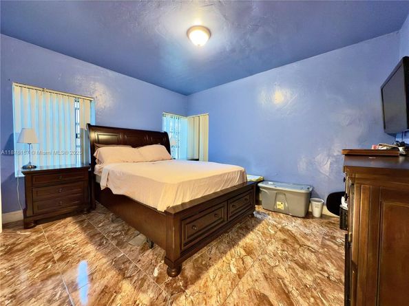 1195 NW 48th St, Miami FL 33127