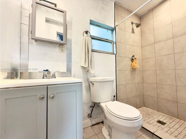 1195 NW 48th St, Miami FL 33127