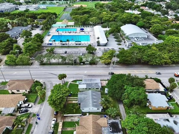 1195 NW 48th St, Miami FL 33127