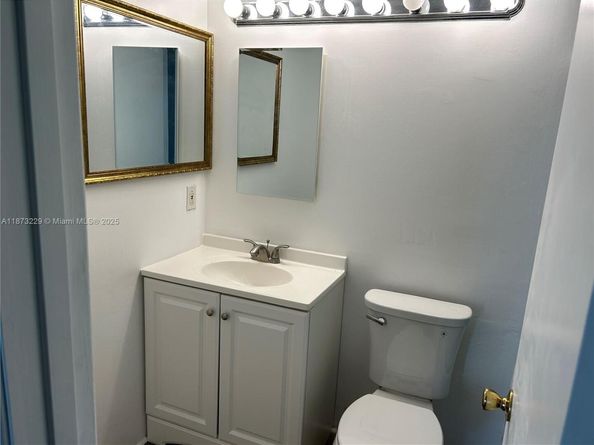 Undisclosed Address #A11873229, West Palm Beach FL 33417